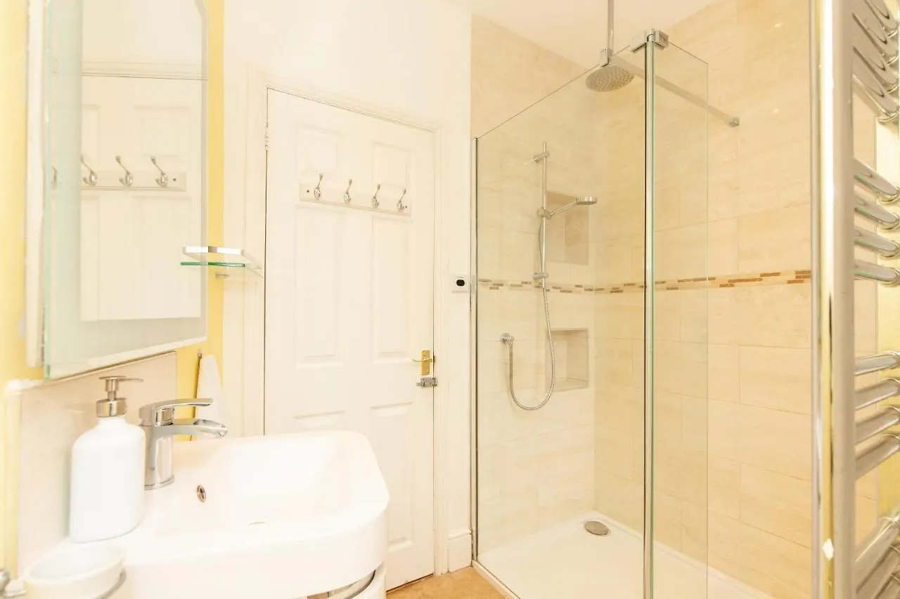 Bath Holiday Suites Apartment