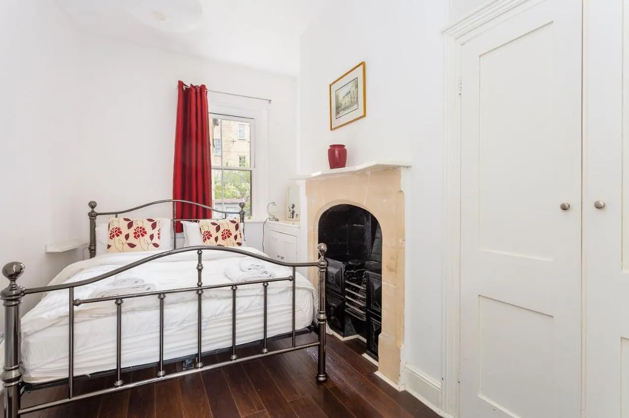 Bath Holiday Suites 0*,