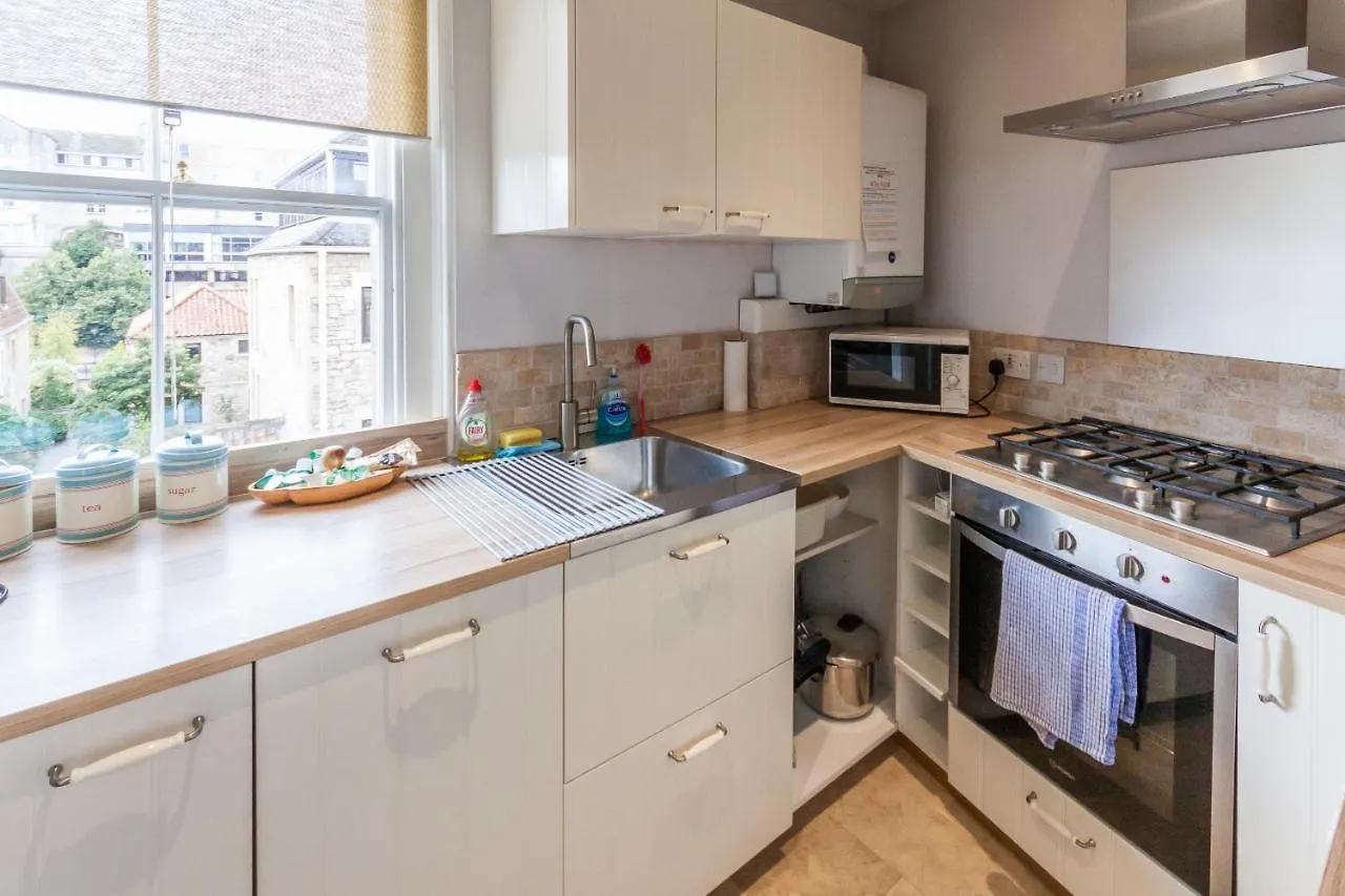 Bath Holiday Suites 0*,