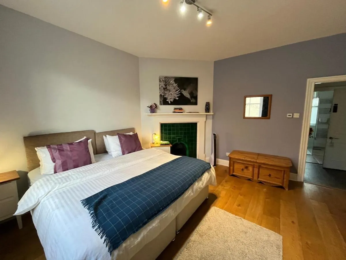 Bath Holiday Suites Apartment