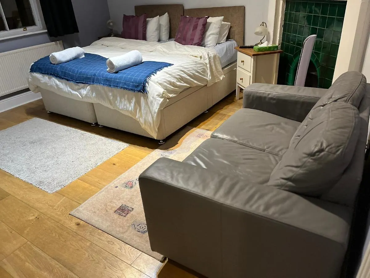 Bath Holiday Suites Apartment