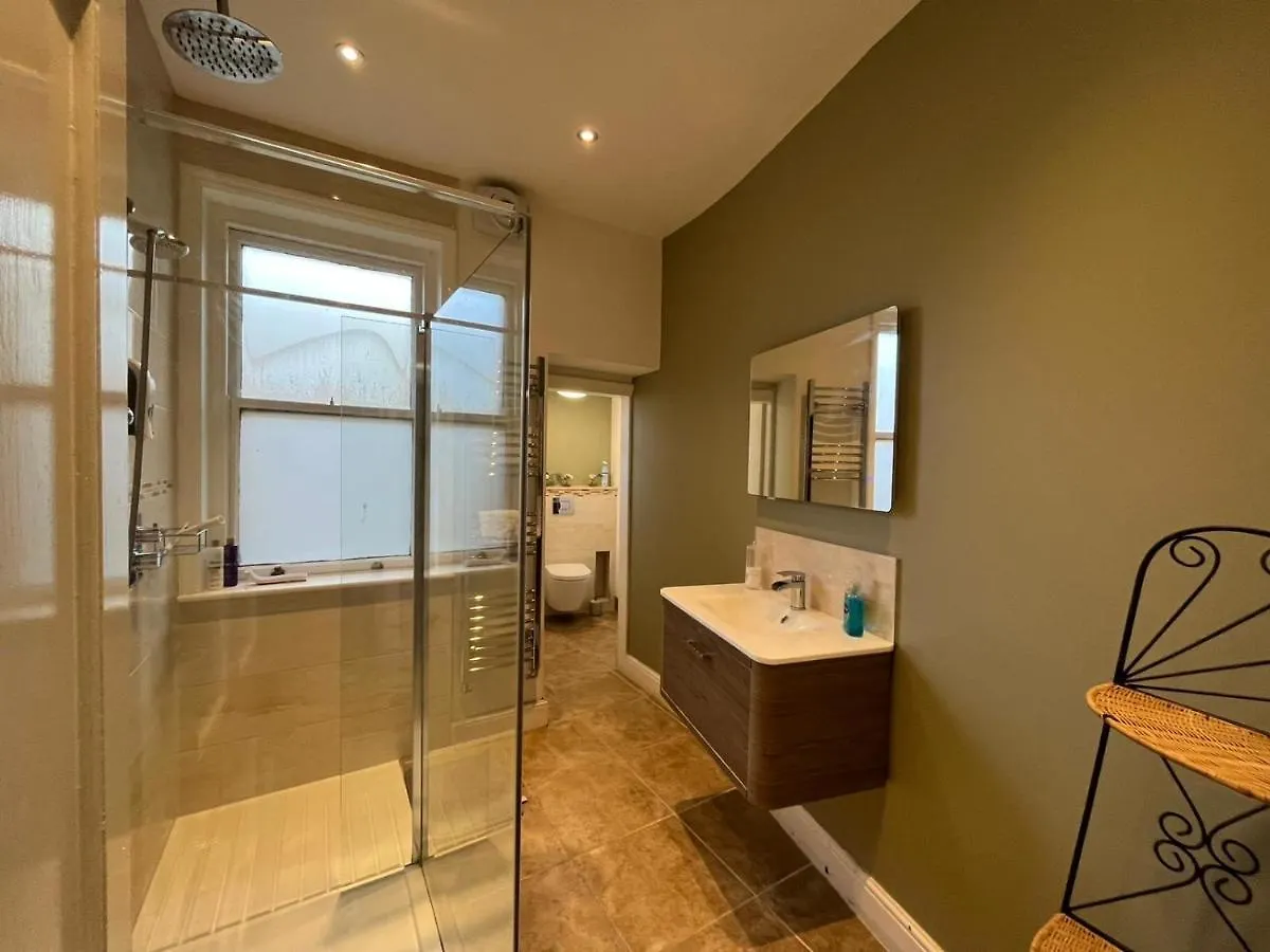 Apartment Bath Holiday Suites
