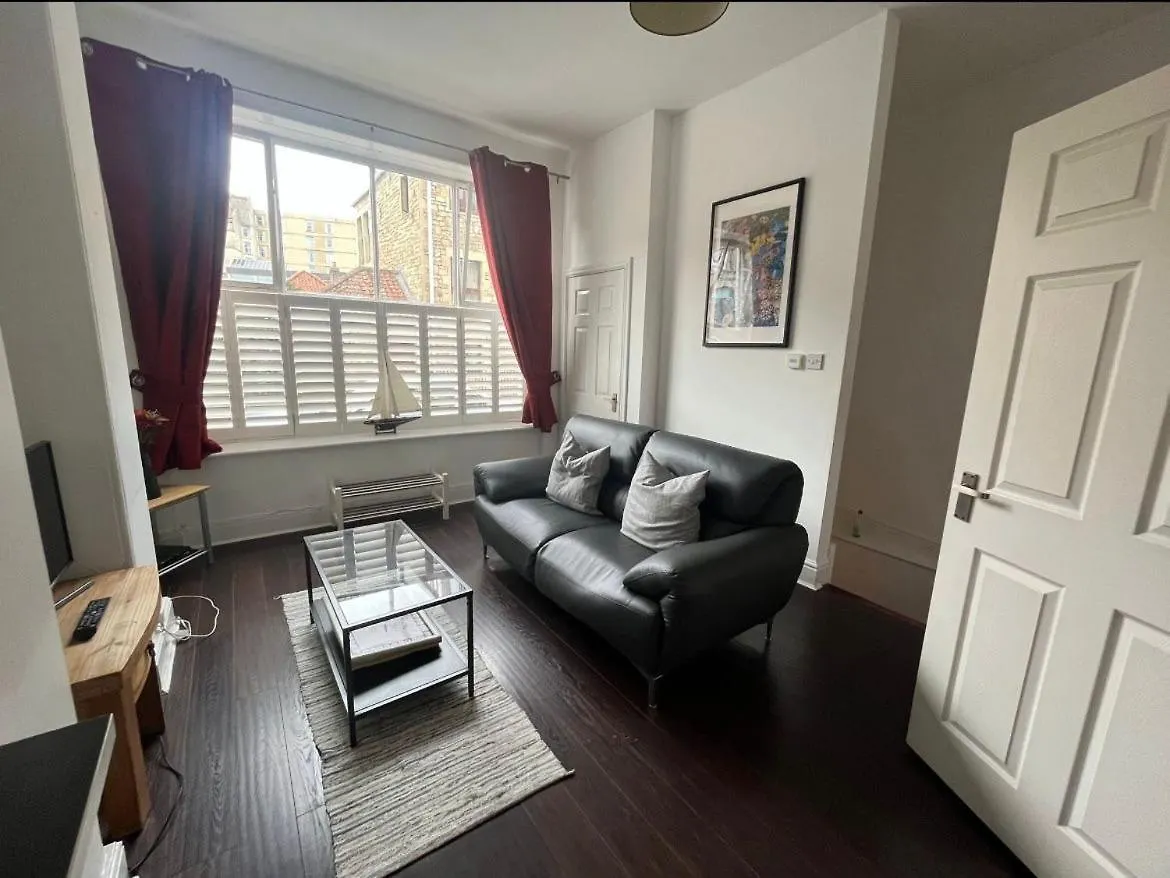 Bath Holiday Suites 0*,