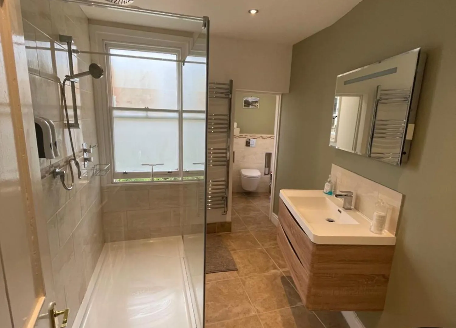 Bath Holiday Suites 0*,