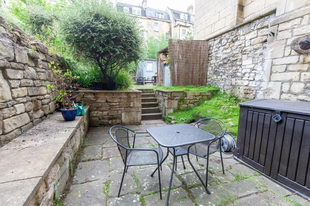 10 Grove St - Bath Holiday Suites Apartman